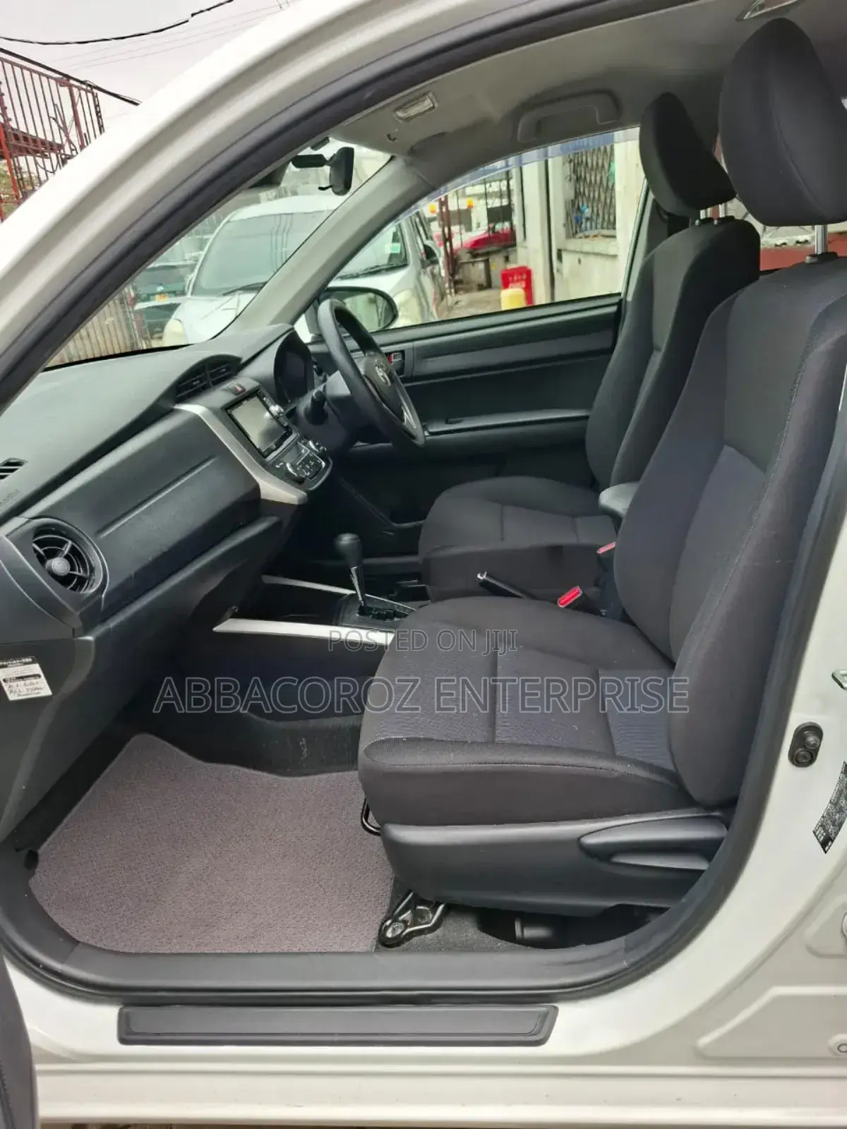 Toyota Corolla Fielder 1.5 Hybrid FWD 2018 White