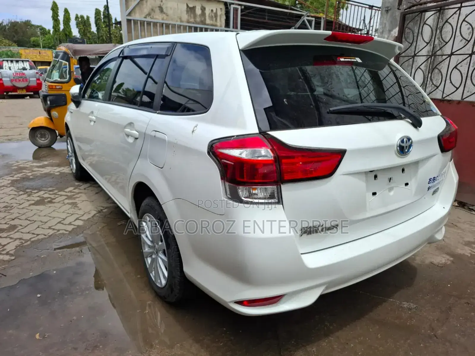 Toyota Corolla Fielder 1.5 Hybrid FWD 2018 White