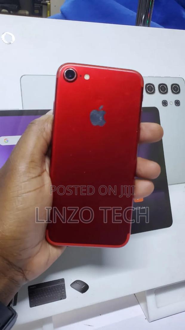 Apple iPhone 7 128 GB Red - main view