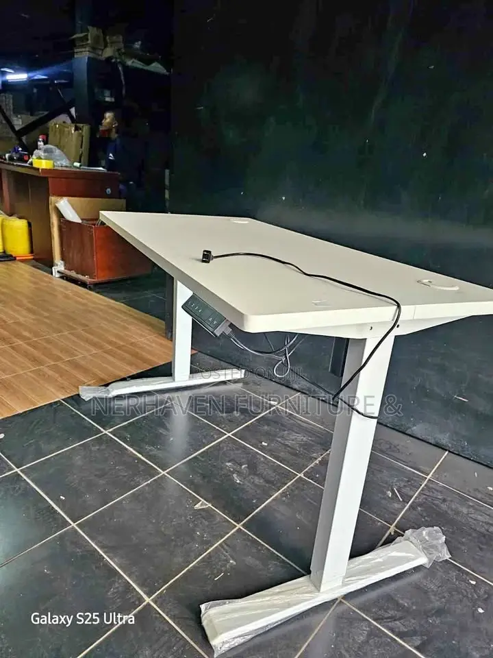Electric Height Desk – Perfect for Remote Work