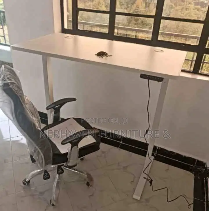 Compact Adjustable Height Desk – Small Home Office
