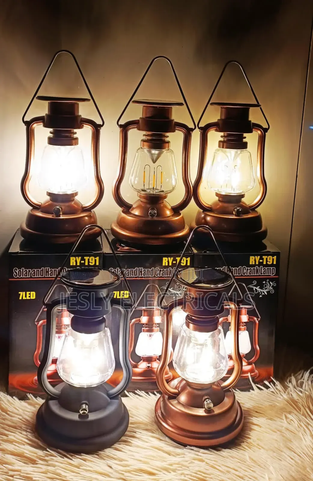 Ry-T91 Retro Solar and Hand Crank Lantern