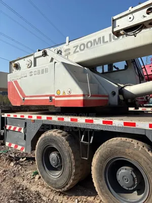 Cranes Are Available for Jobs and Delivery