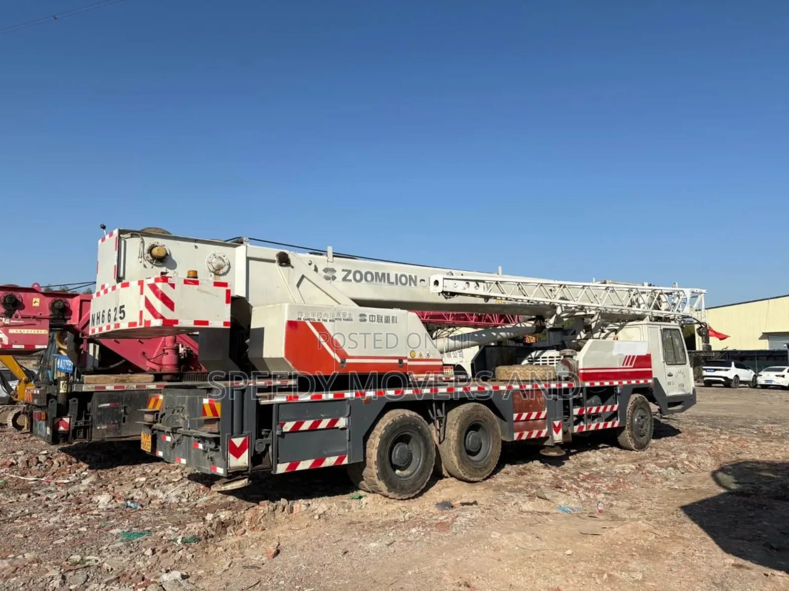 Cranes Are Available for Jobs and Delivery