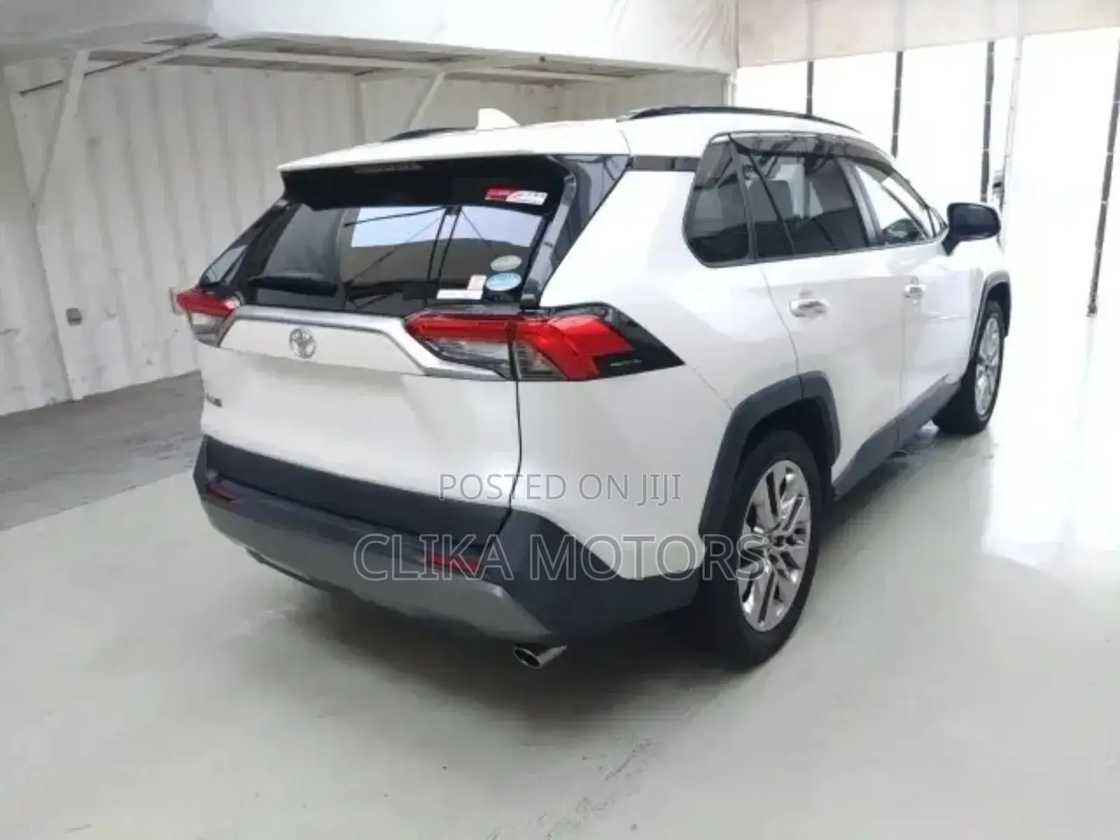 Toyota RAV4 XLE AWD 2019 White