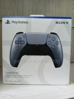 Sony Playstation 5 Dualsense Wireless Controller in Sterling Silver. - thumbnail 2