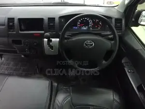 Toyota HiAce 2018 Silver