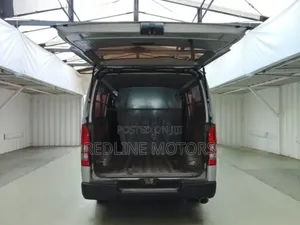 Toyota HiAce 2018 Silver
