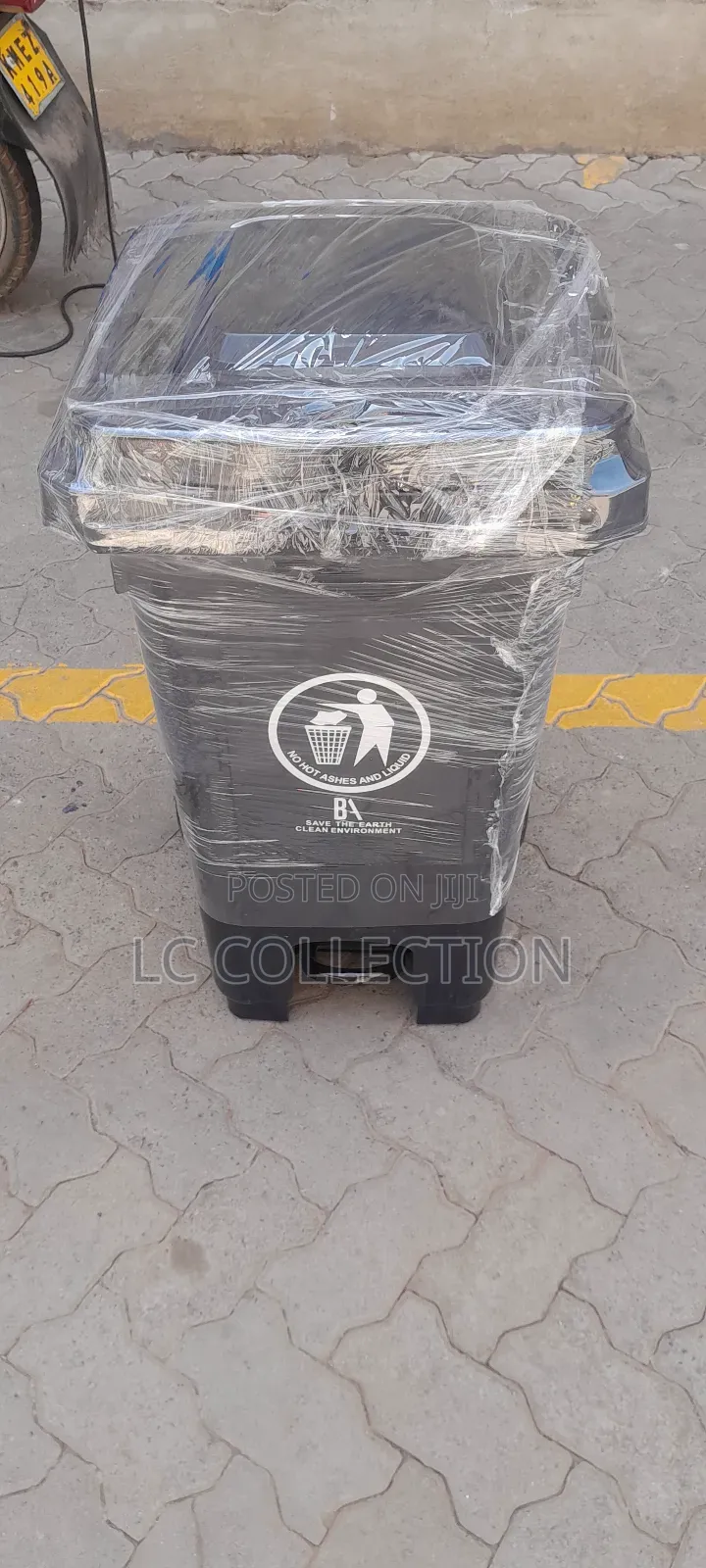 Black Normal Waste Pedal Bin