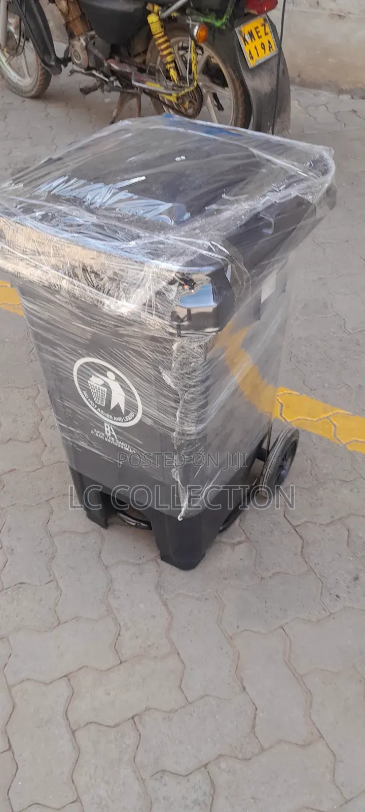 Black Normal Waste Pedal Bin