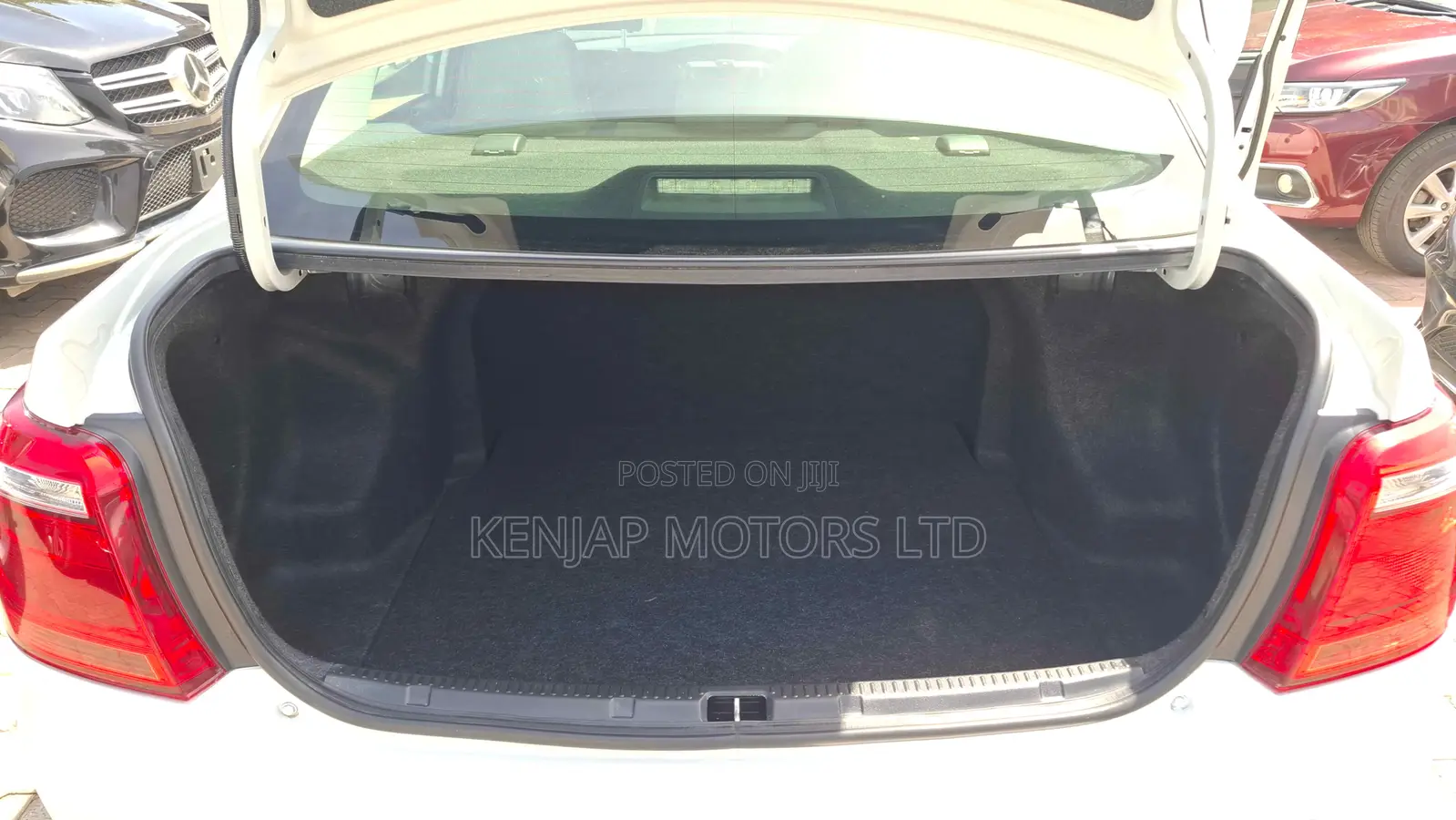Toyota Axio 1.5 Hybrid 2WD 2018 White