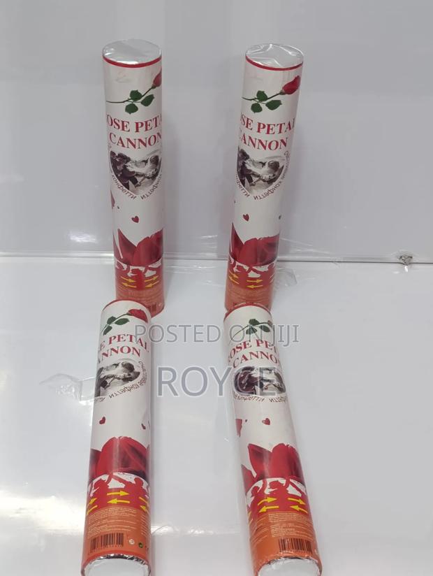 Rose Petals Party Popper - thumbnail 2