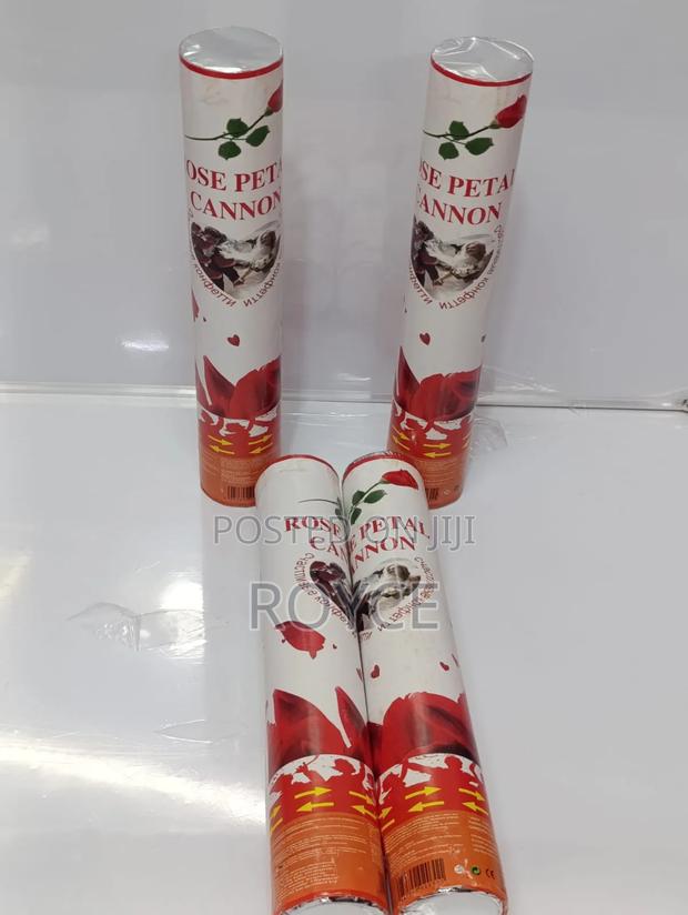 Rose Petals Party Popper - thumbnail 3