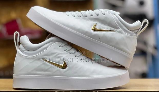 Nike Tiempo - main view