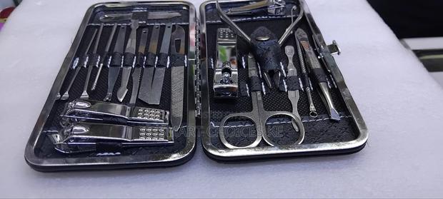 18pcs Manicure Pedicure Set With A Case