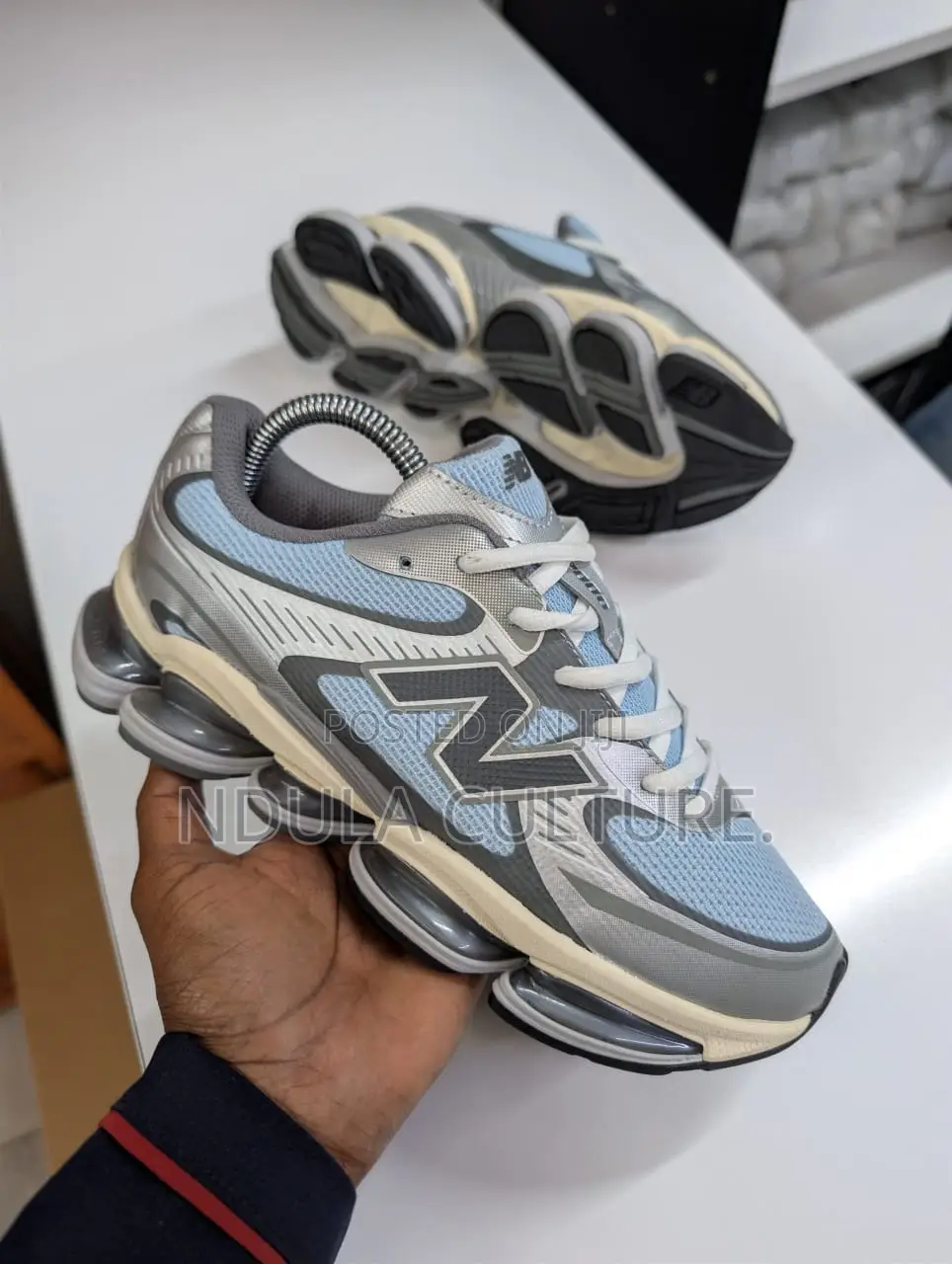 New Balance 2000