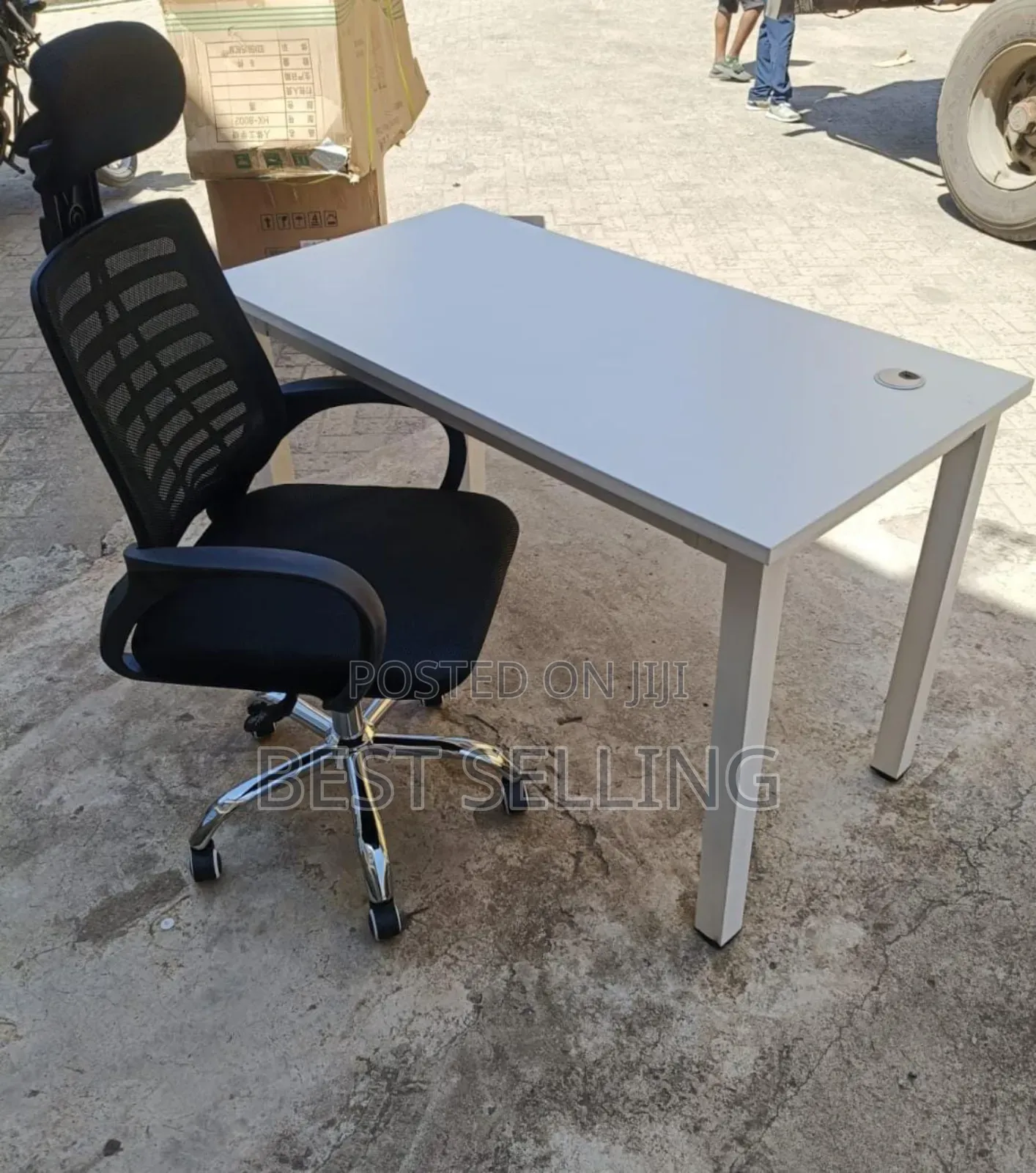 Straight Stands White Office Desk and Headrest Chair
