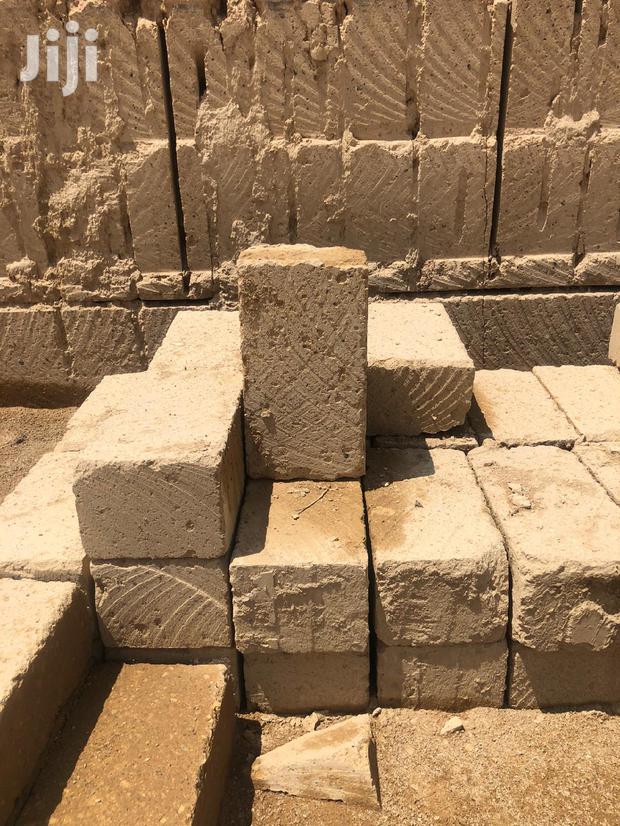 Yellow/Brown Machine Cut Stones