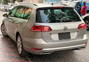 Volkswagen Golf TSI SE FWD 2018 Gold