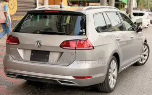 Volkswagen Golf TSI SE FWD 2018 Gold