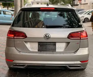 Volkswagen Golf TSI SE FWD 2018 Gold