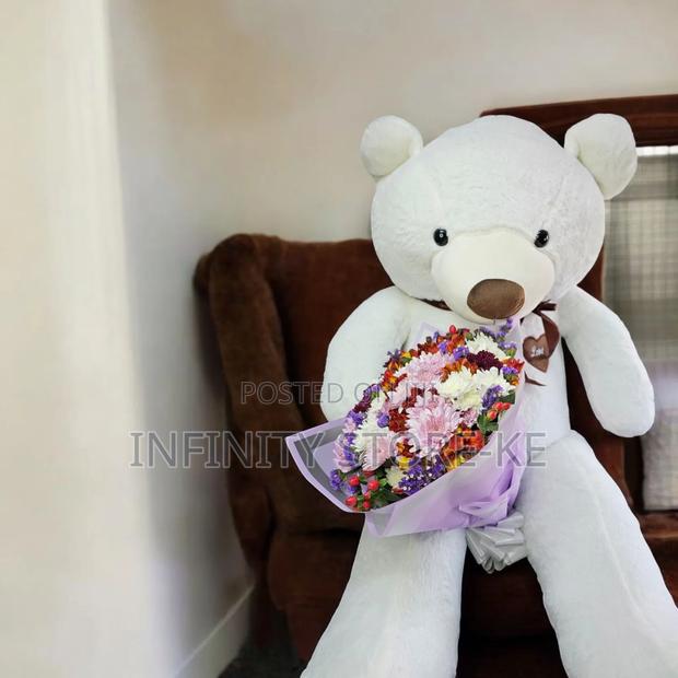 120 Cm Teddy Bear With a Bouquet of Flowers