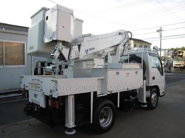Isuzu Elf With Manlift Bucket - thumbnail 3