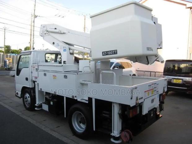 Isuzu Elf With Manlift Bucket - thumbnail 4