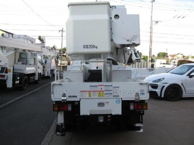 Isuzu Elf With Manlift Bucket - thumbnail 7