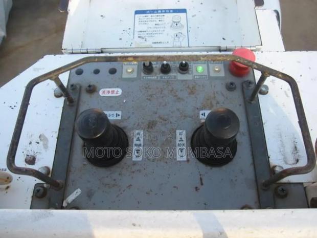 Isuzu Elf With Manlift Bucket - thumbnail 12