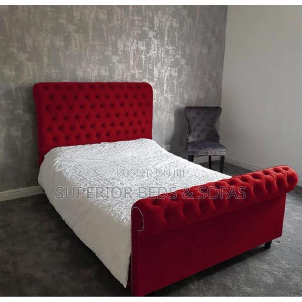 Red Tuft Bed Size 5 by 6