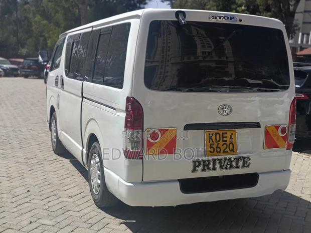 Toyota HiAce 2014 White - thumbnail 4
