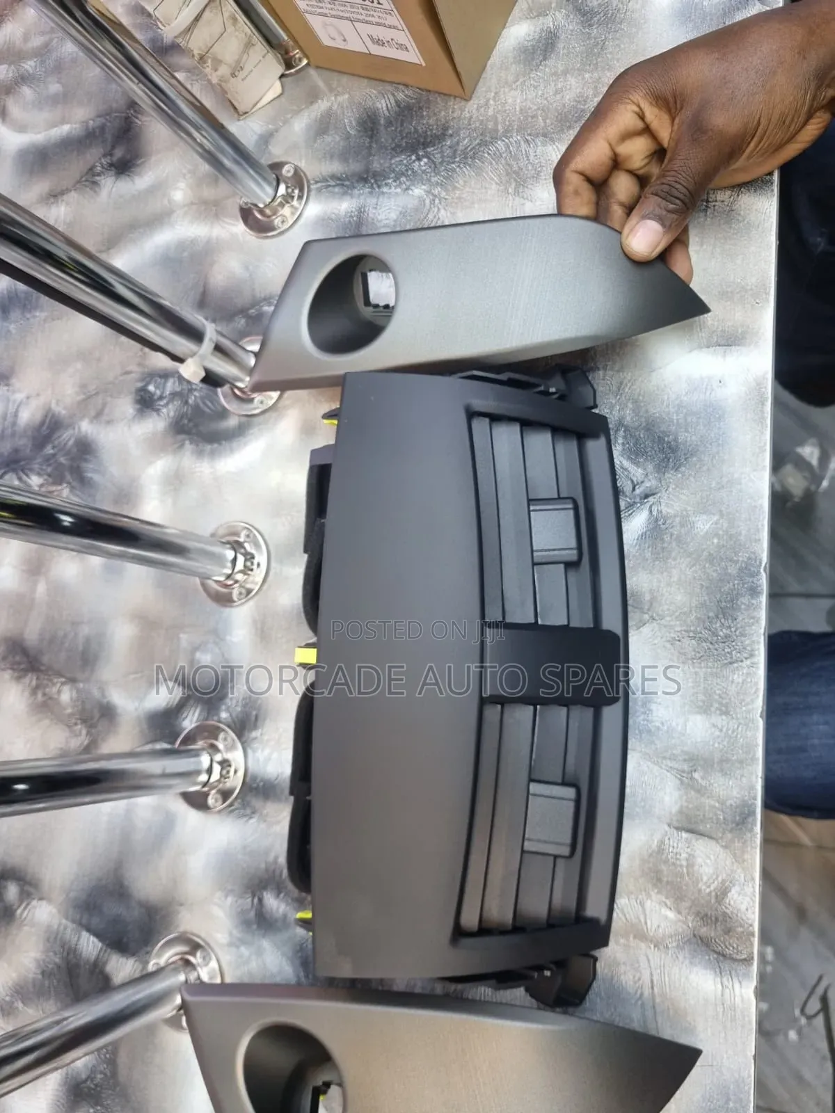 Toyota Rav4/Vanguard 2008 Dashboard Vents