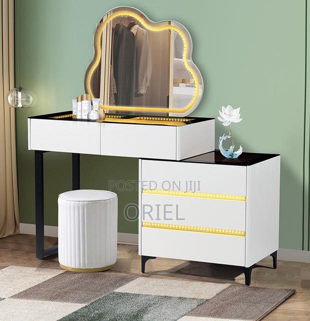 Dressing Table : Makeup Dressing Led Lighted Fixed Mirror - thumbnail 4