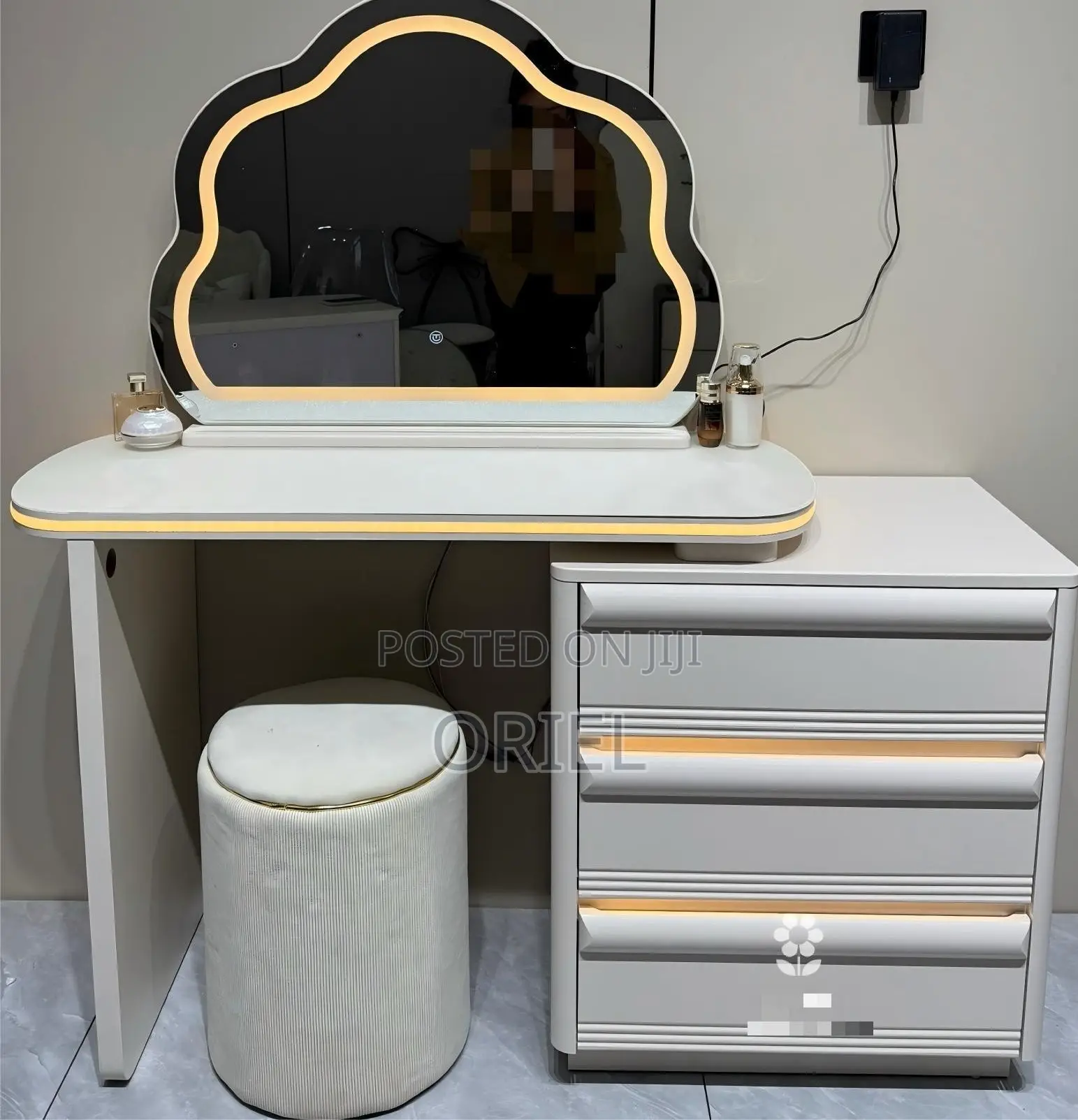 Dressing Table : Makeup Dressing Led Lighted Fixed Mirror