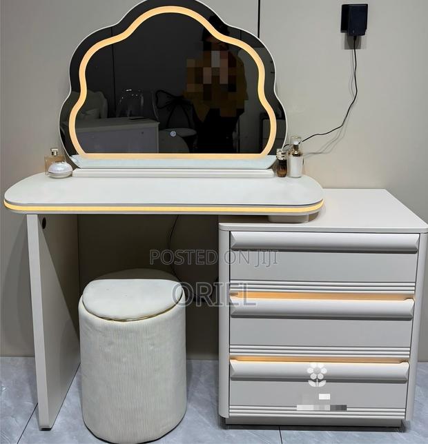 Dressing Table : Makeup Dressing Led Lighted Fixed Mirror - thumbnail 12