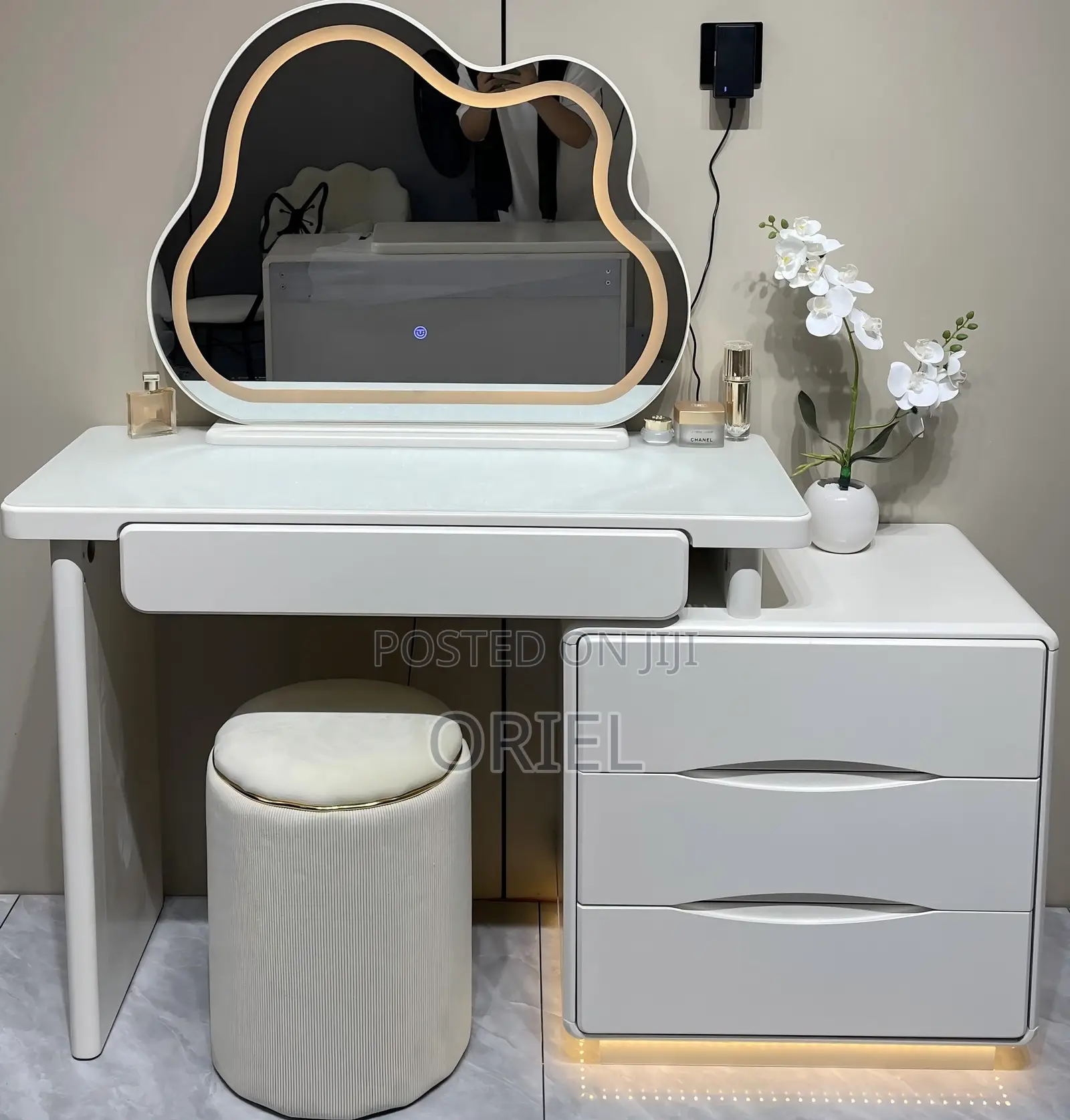 Dressing Table : Makeup Dressing Led Lighted Fixed Mirror