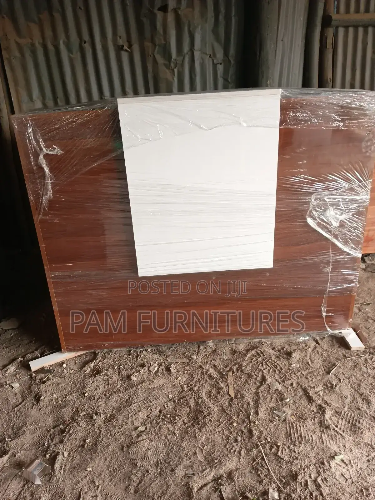 Spacious Reception Desk