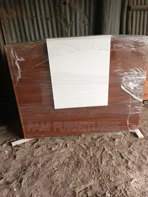 Spacious Reception Desk