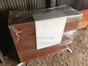 Spacious Reception Desk