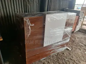 Spacious Reception Desk