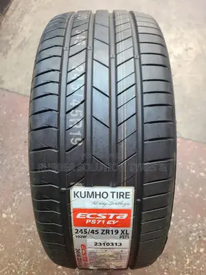 245 /45 R19 Kumho Tyres 102w X L Escta Ps71