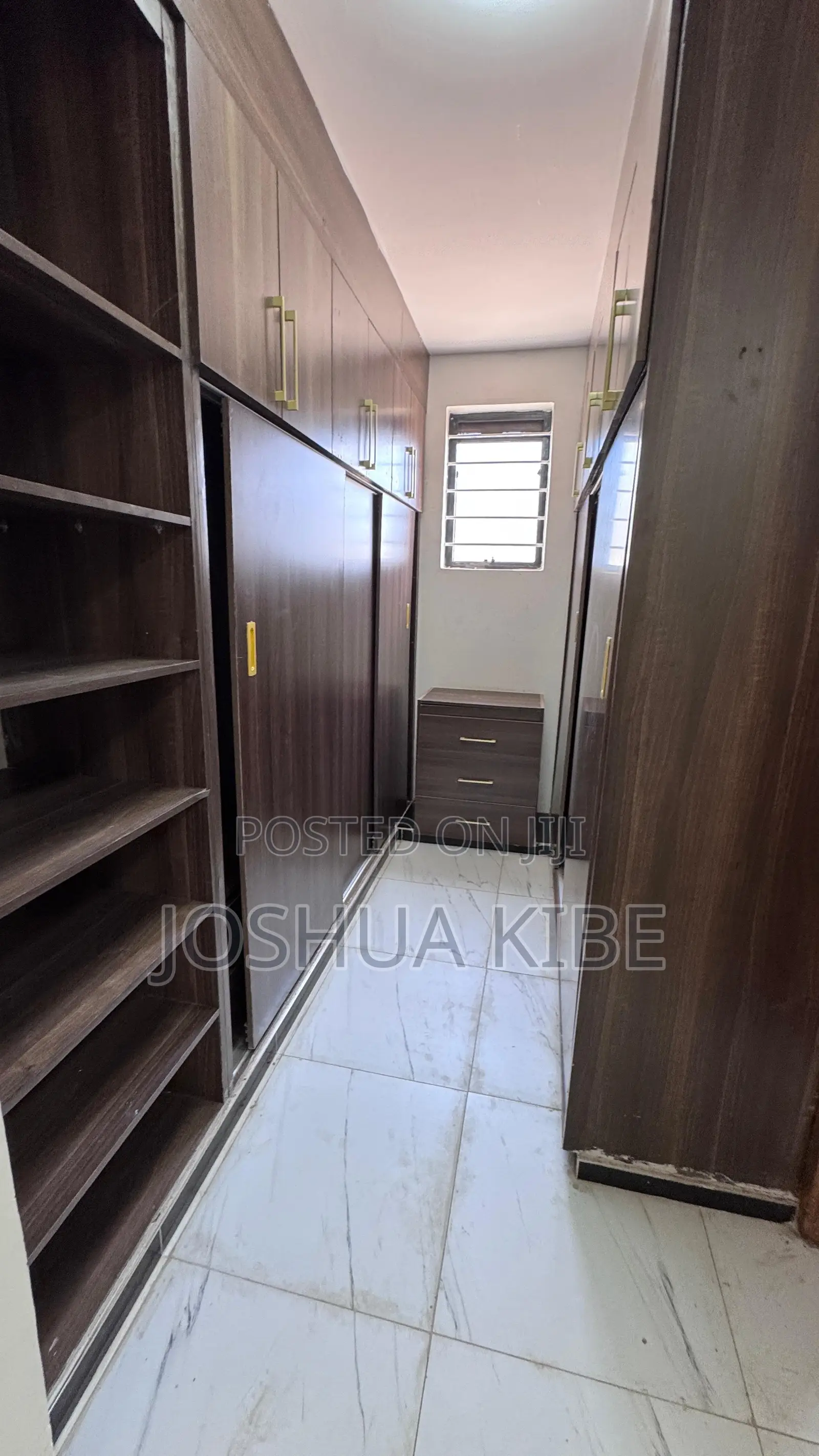 5bdrm Mansion in Roysambu for rent