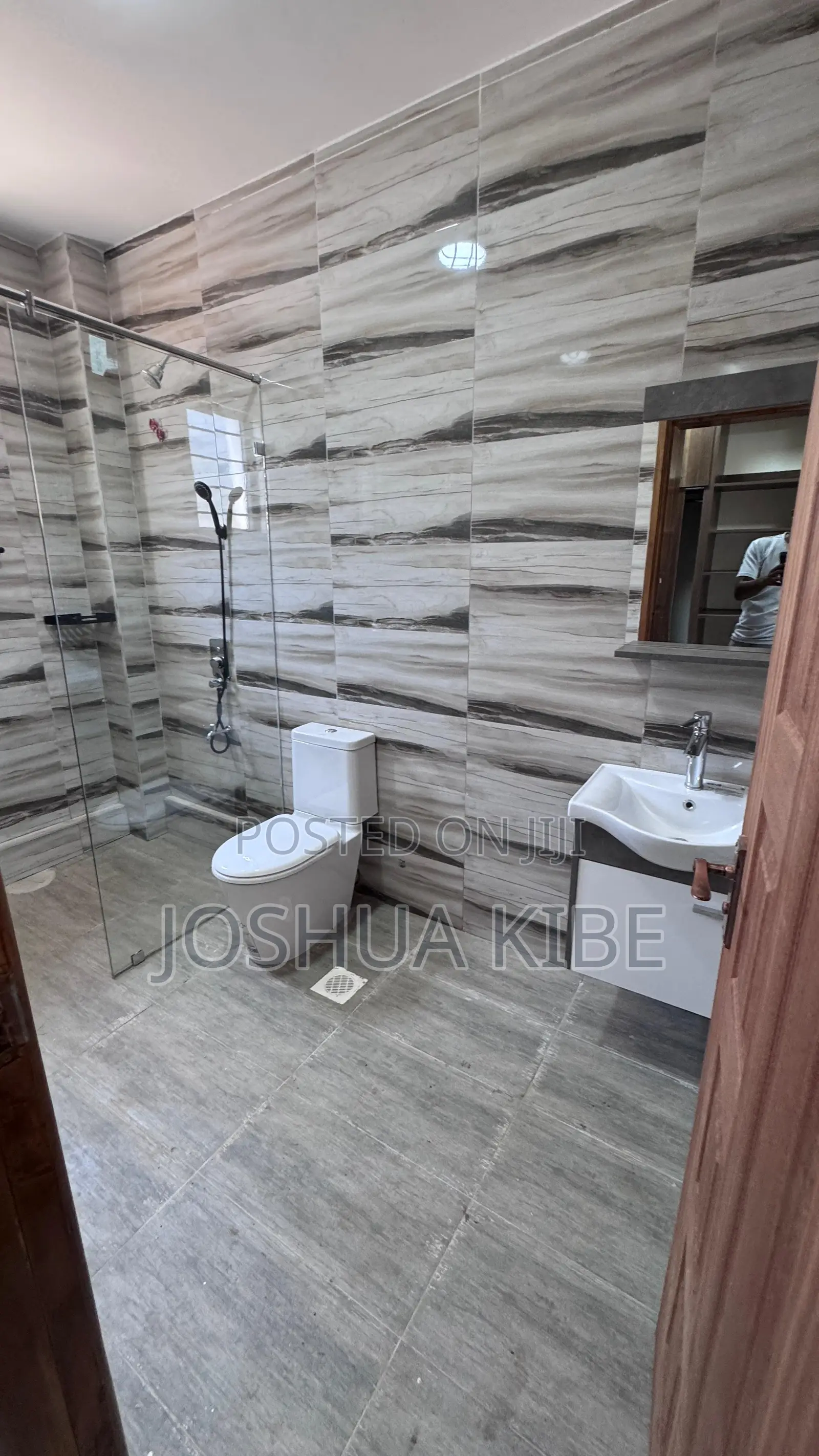 5bdrm Mansion in Roysambu for rent