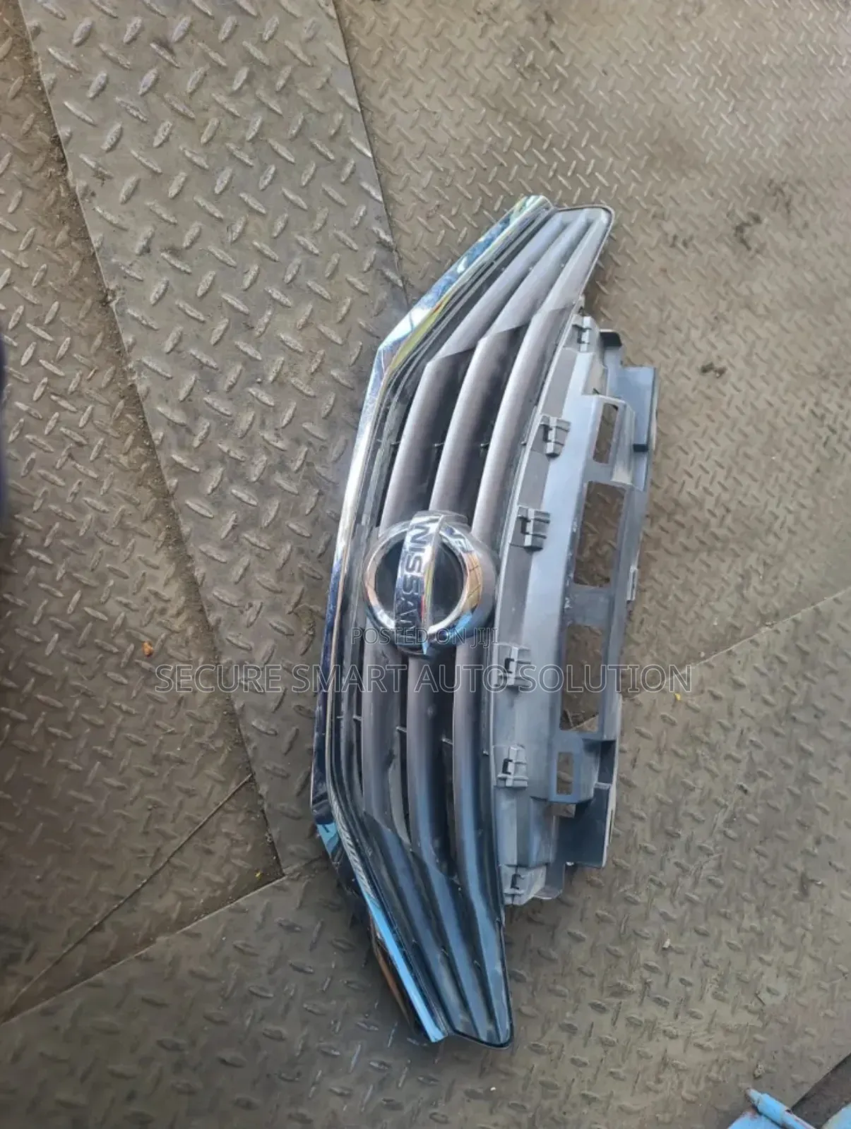 Nissan Note 2012 Grille