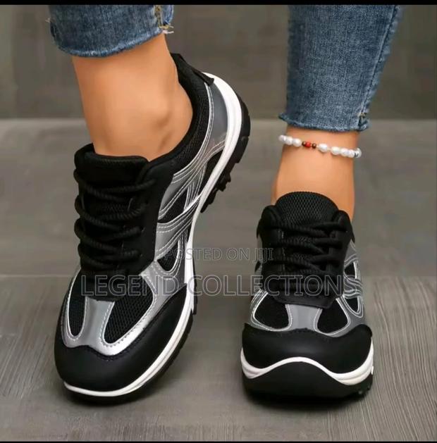 Ladies Classic Sneakers (Size 36-42) - main view