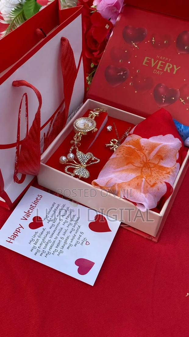 Red Scarf:Watch,Necklace,Earrings,Brooch/Hair Clip
Gift Card Bag
