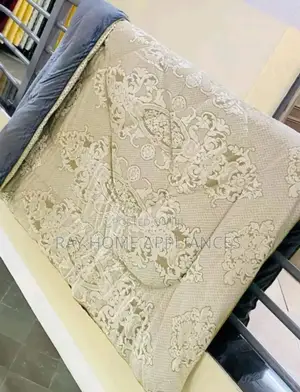 Silk Duvet 1 Duvet
1 Bedsheet
2 Pillowcases 2 Throw Pillowcases 
6x7