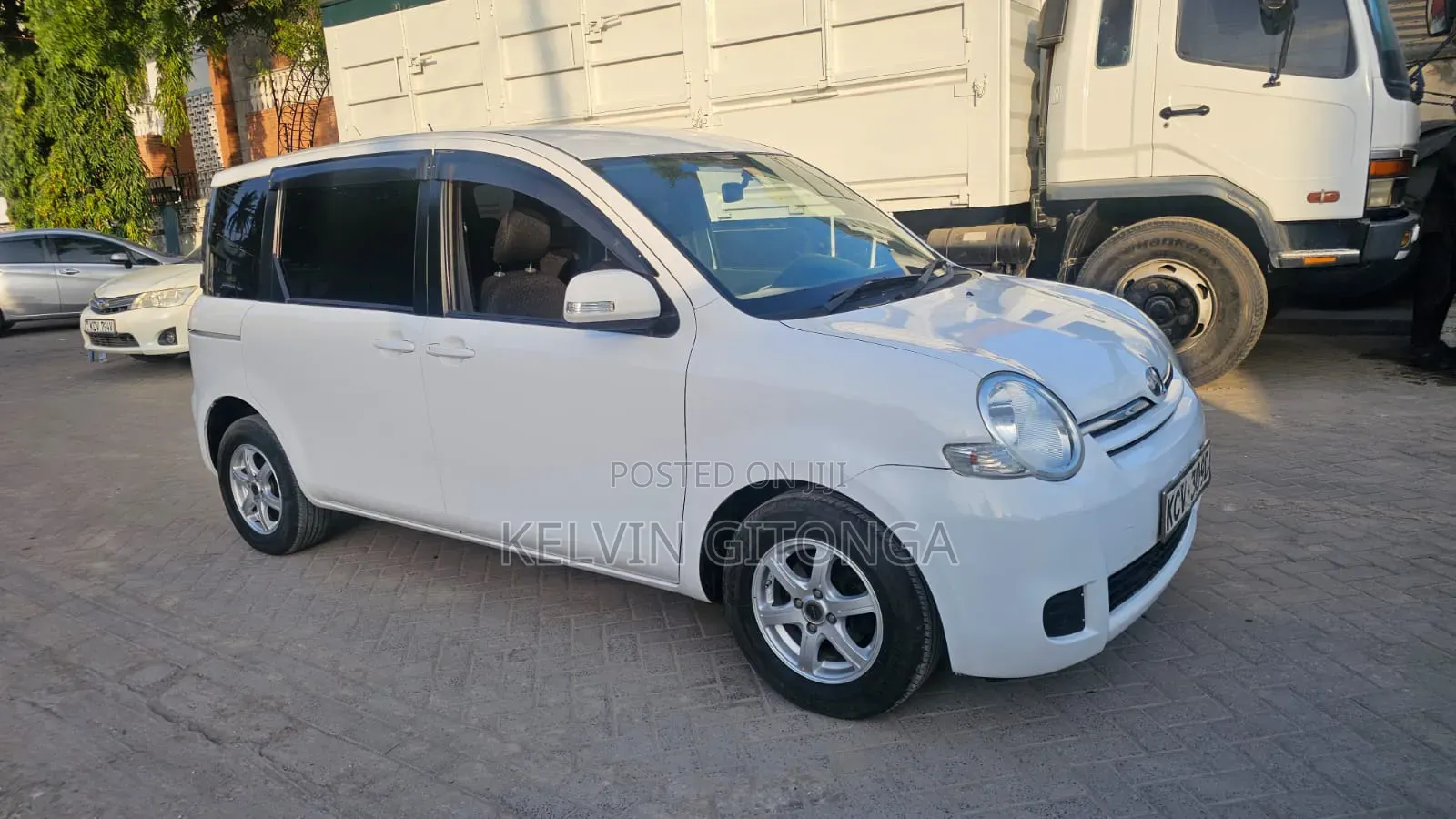 Toyota Sienta 2012 White