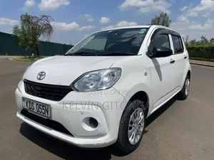 Toyota Sienta 2012 White